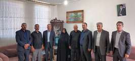 دیدار مدیرکل بنیاد شهید و امورایثارگران آذربایجان غربی با خانواده معظم شهدا در نقده 